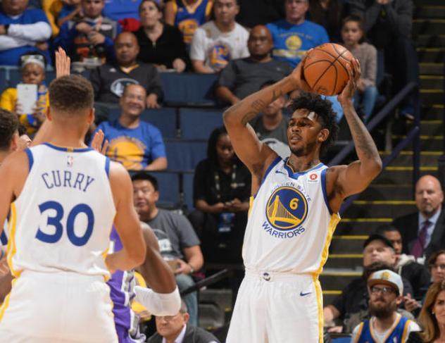 且手背遮角 且手背遮角